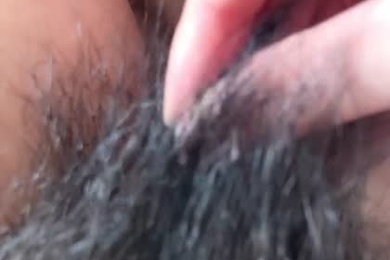 只抚摸阴毛的日本素人。你喜欢毛茸茸的女孩吗？ [自制]