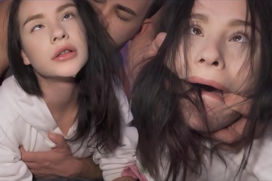 粗鲁的性交让她潮吹