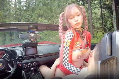 我让车模美女光着身子开一辆开篷跑车并在户外进行性爱刺激的野战