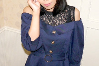 素人戴眼镜～对全身充满性感带的素人女孩进行大量训练～中崎纯子