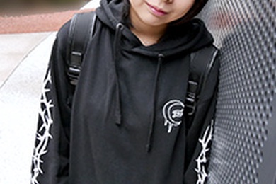 我有一个业余的短发女孩，她喜欢性。樱野响