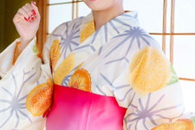 浴衣乱七八糟被大叔调教的温泉约会 樫野里奈