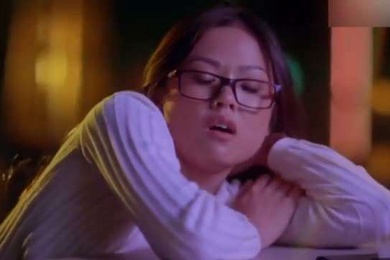 亚裔女孩爱黑屌和手臂一般粗的巨屌妹妹根本承受不住