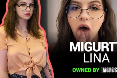 饥渴宝贝MigurttLina在骑乘前深喉她男友的大鸡巴